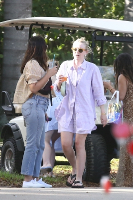 dakotafanningdaily-outandaboutinmiami-063.jpg