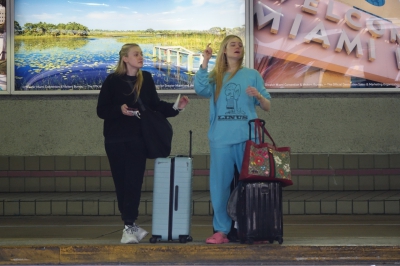 dakotafanningdaily-attheairportinmiami-027.jpg