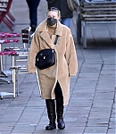 dakotafanningdaily-outandaboutinvenice-005.jpg