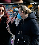 dakotafanningdaily-outandaboutinvenice-040.jpg