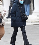dakotafanningdaily-outandaboutinvenice-049.jpg