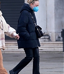 dakotafanningdaily-outandaboutinvenice-052.jpg