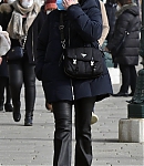 dakotafanningdaily-outandaboutinvenice-056.jpg
