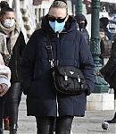dakotafanningdaily-outandaboutinvenice-069.jpg