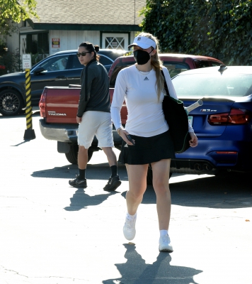 dakotafanningdaily-leavingatennislesson-007.jpeg