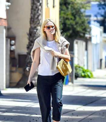 dakotafanningdaily-outandaboutinla-015.jpg