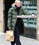dakotafanningdaily-outandaboutinnewyorkcity-005.jpg