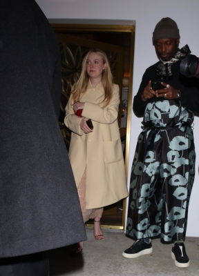 dakotafanningdaily-leavingthehbogoldeglobesafterparty-005.jpg