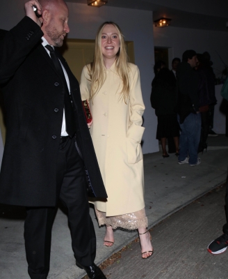 dakotafanningdaily-leavingthehbogoldeglobesafterparty-007.jpg