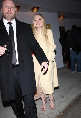 dakotafanningdaily-leavingthehbogoldeglobesafterparty-008.jpg