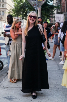dakotafanningdaily-outinnewyork-003.jpg