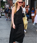 dakotafanningdaily-outinnewyork-008.jpg