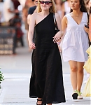dakotafanningdaily-outinnewyork-024.jpg