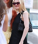 dakotafanningdaily-outinnewyork-028.jpg