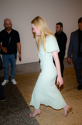 dakotafanningdaily-arrivingatthetodayshow-006.jpg