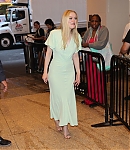 dakotafanningdaily-arrivingatthetodayshow-012.jpg