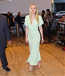 dakotafanningdaily-arrivingatthetodayshow-015.jpg