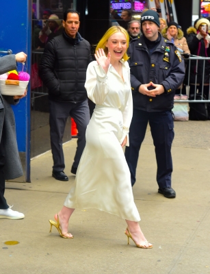 dakotafanningdaily-outsidegmanyc-021.jpg