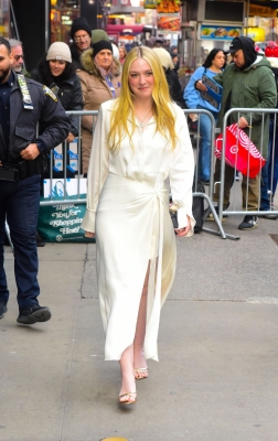 dakotafanningdaily-outsidegmanyc-032.jpg