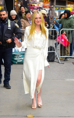 dakotafanningdaily-outsidegmanyc-033.jpg