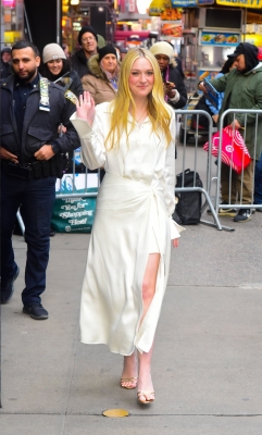 dakotafanningdaily-outsidegmanyc-034.jpg