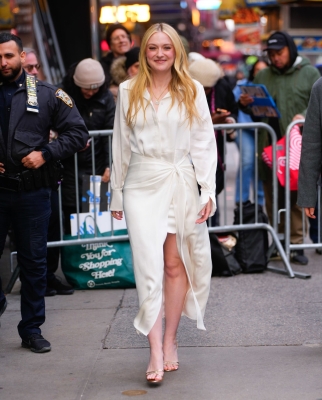 dakotafanningdaily-outsidegmanyc-056.jpg