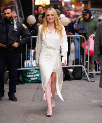 dakotafanningdaily-outsidegmanyc-057.jpg