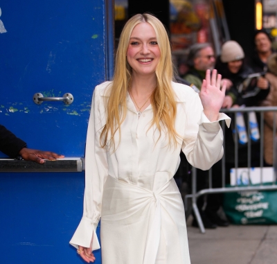 dakotafanningdaily-outsidegmanyc-065.jpg