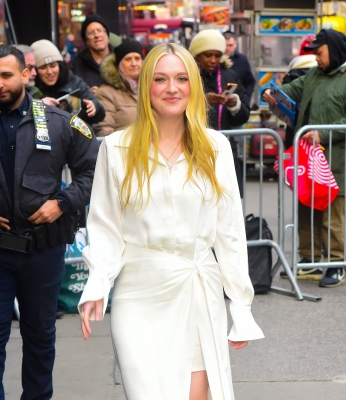 dakotafanningdaily-outsidegmanyc-066.jpg
