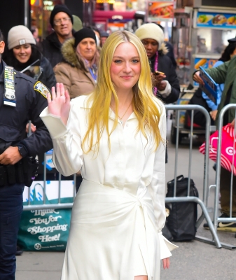 dakotafanningdaily-outsidegmanyc-067.jpg