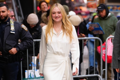 dakotafanningdaily-outsidegmanyc-071.jpg