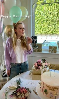 dakotafanningdaily-celebratingher27thbirthday-003.jpg