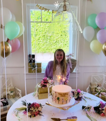 dakotafanningdaily-celebratingher27thbirthday-004.png