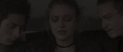 dakotafanningdaily-vienaandthefantomes-02182.jpg
