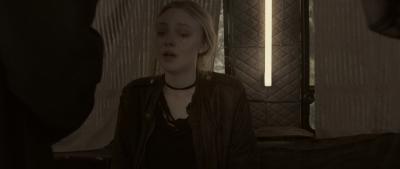 dakotafanningdaily-vienaandthefantomes-02299.jpg