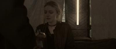 dakotafanningdaily-vienaandthefantomes-02314.jpg