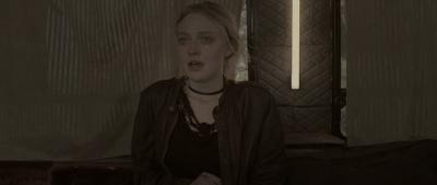 dakotafanningdaily-vienaandthefantomes-02350.jpg