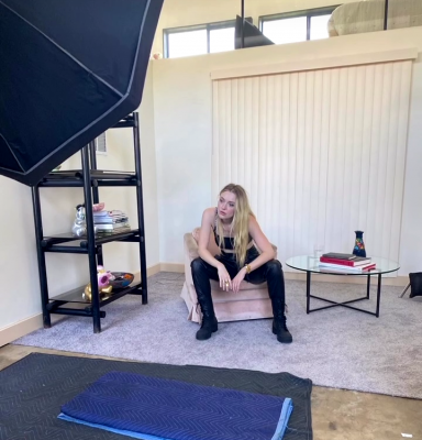 dakotafanningdaily-daniellelevitt-bts-001.png
