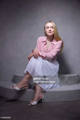 dakotafanningdaily-christinahouse-004.jpg