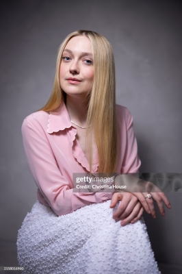 dakotafanningdaily-christinahouse-005.jpg