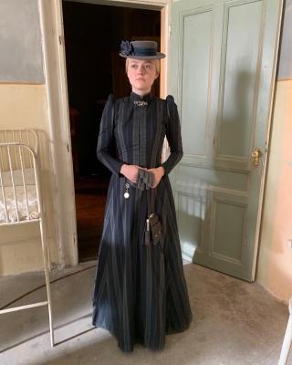 dakotafanningdaily-theangelofdarkness-bts-003.jpg