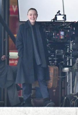 dakotafanningdaily-onsetinvenice-0052.jpg