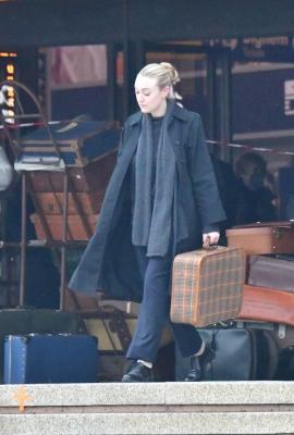 dakotafanningdaily-onsetinvenice-0065.jpg