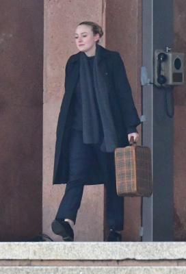 dakotafanningdaily-onsetinvenice-0068.jpg