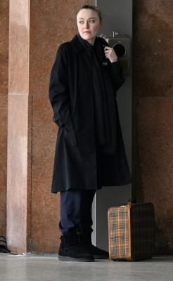 dakotafanningdaily-onsetinvenice-0113.jpg