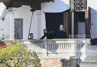 dakotafanningdaily-onsetinvenice-001.jpg