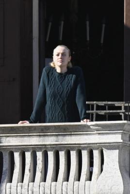 dakotafanningdaily-onsetinvenice-021.jpg