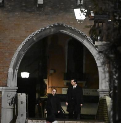dakotafanningdaily-onsetinvenice-031.jpg