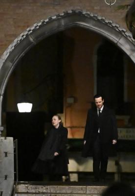 dakotafanningdaily-onsetinvenice-036.jpg