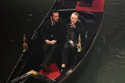 dakotafanningdaily-onsetinvenice-009.jpg